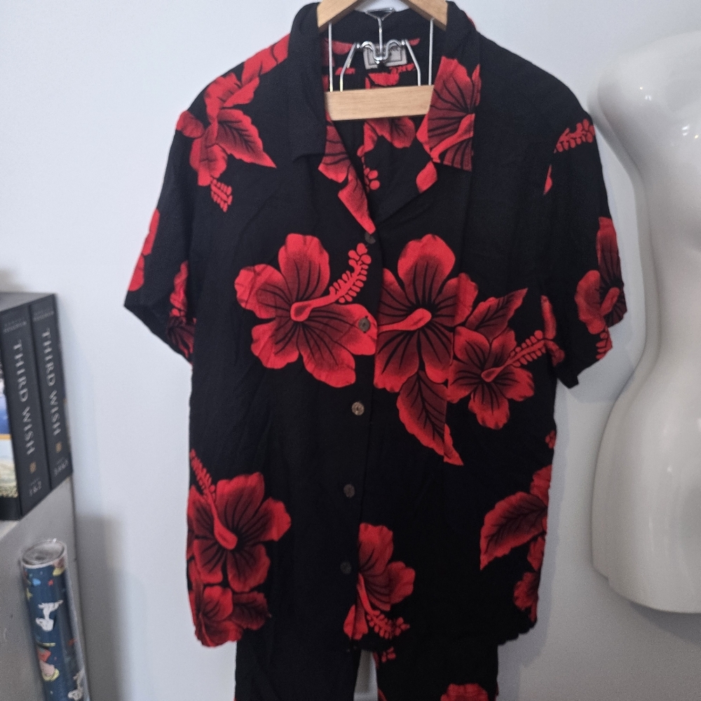 Aloha Hut Hawaii Red 2X floral shirt/ capri 2piece set